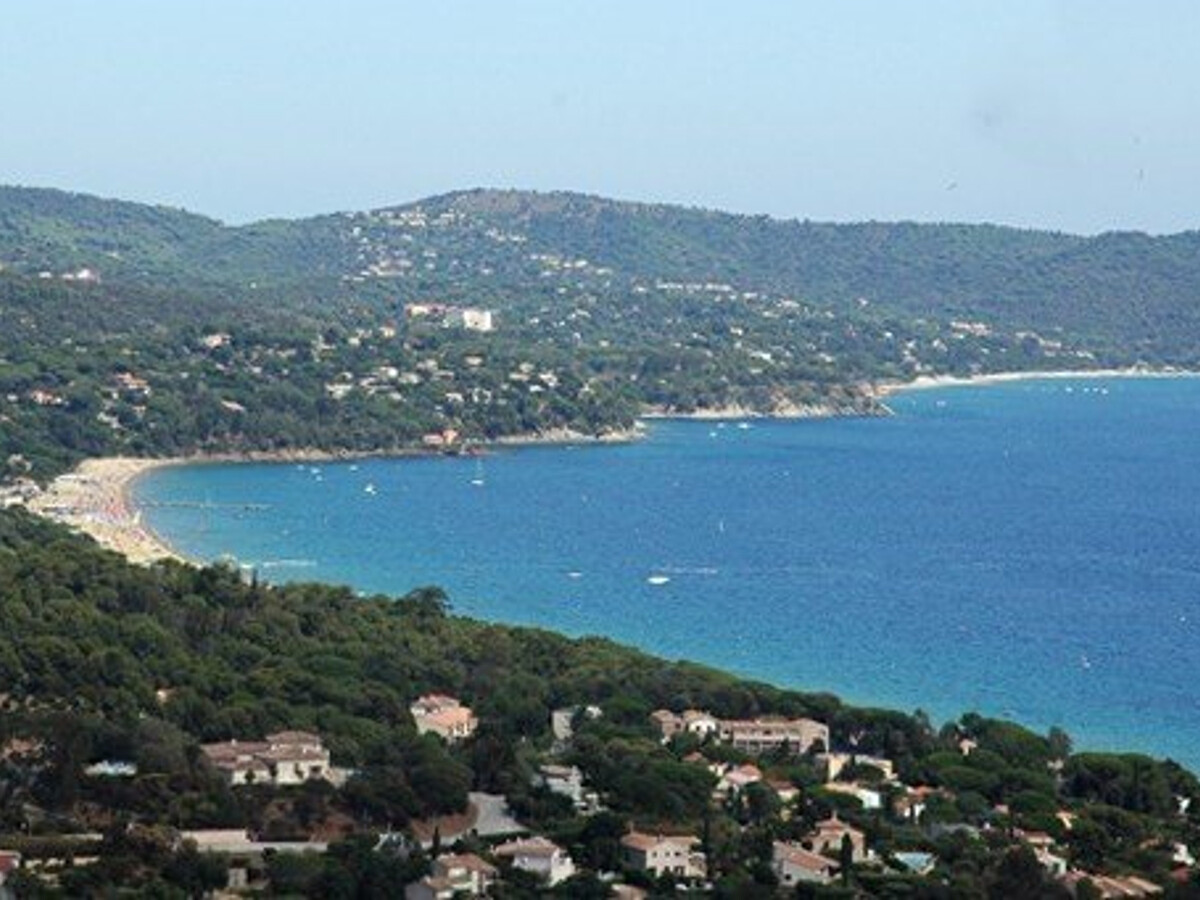 Studio-cabine rénové exposé sud, parking à Cavalaire - Photo 15