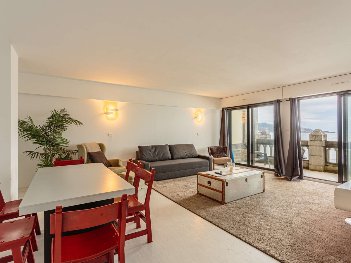Appartement moderne en bord de mer avec balcon et parking - Photo 2