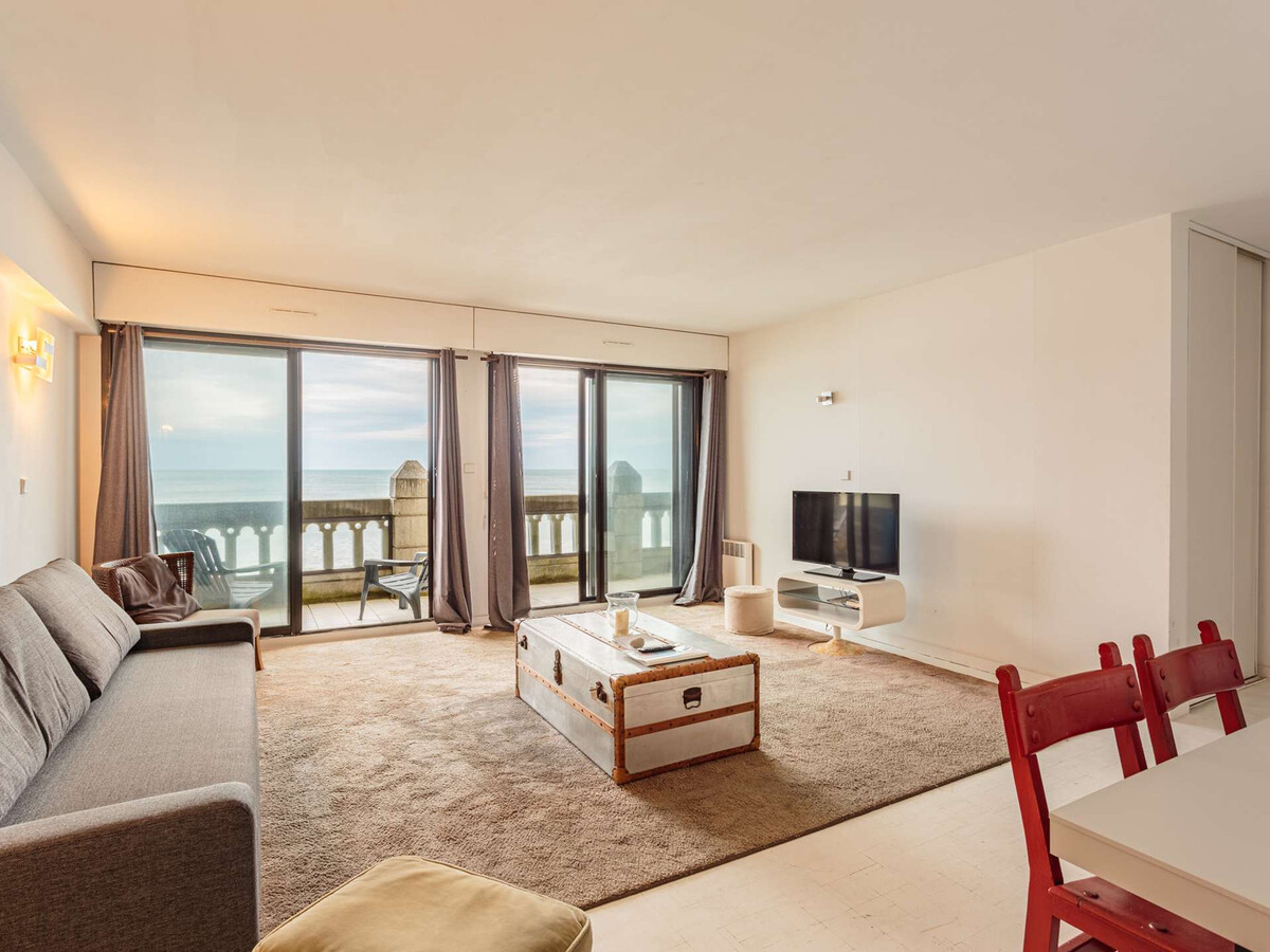 Appartement moderne en bord de mer avec balcon et parking - Photo 3