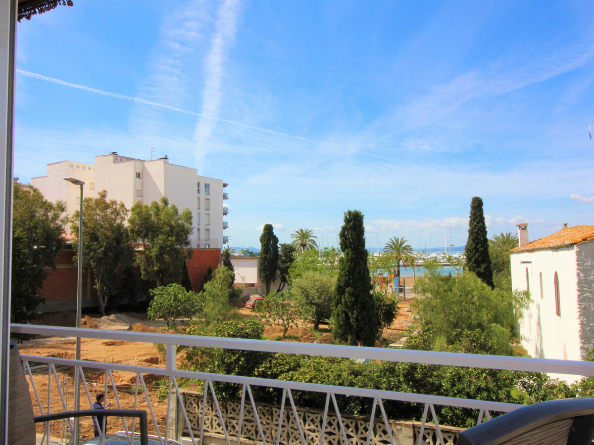 Appartement 80 m² rénové, terrasse et parking à Roses - Photo 1