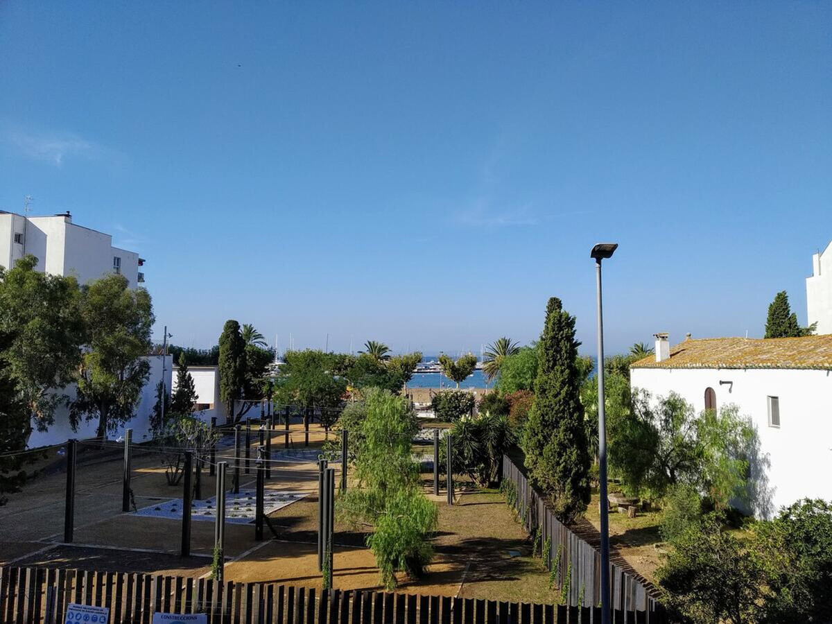 Appartement 80 m² rénové, terrasse et parking à Roses - Photo 2