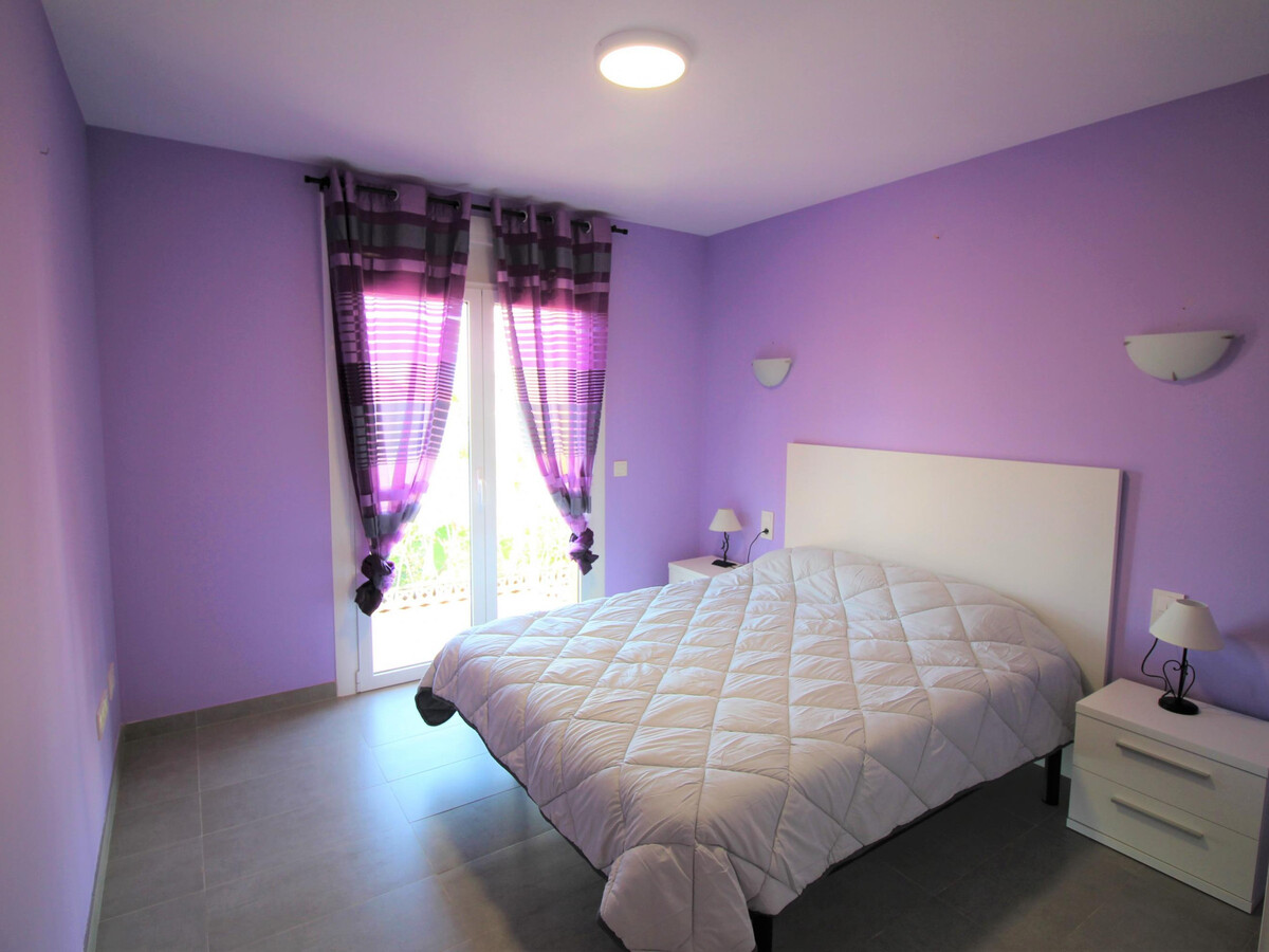 Appartement 80 m² rénové, terrasse et parking à Roses - Photo 7