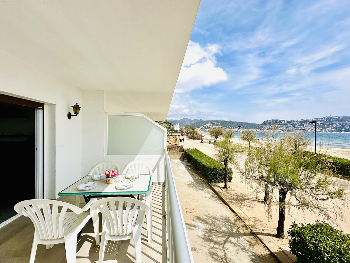 Appartement vue mer, terrasse 12 m² à Roses - Photo 5