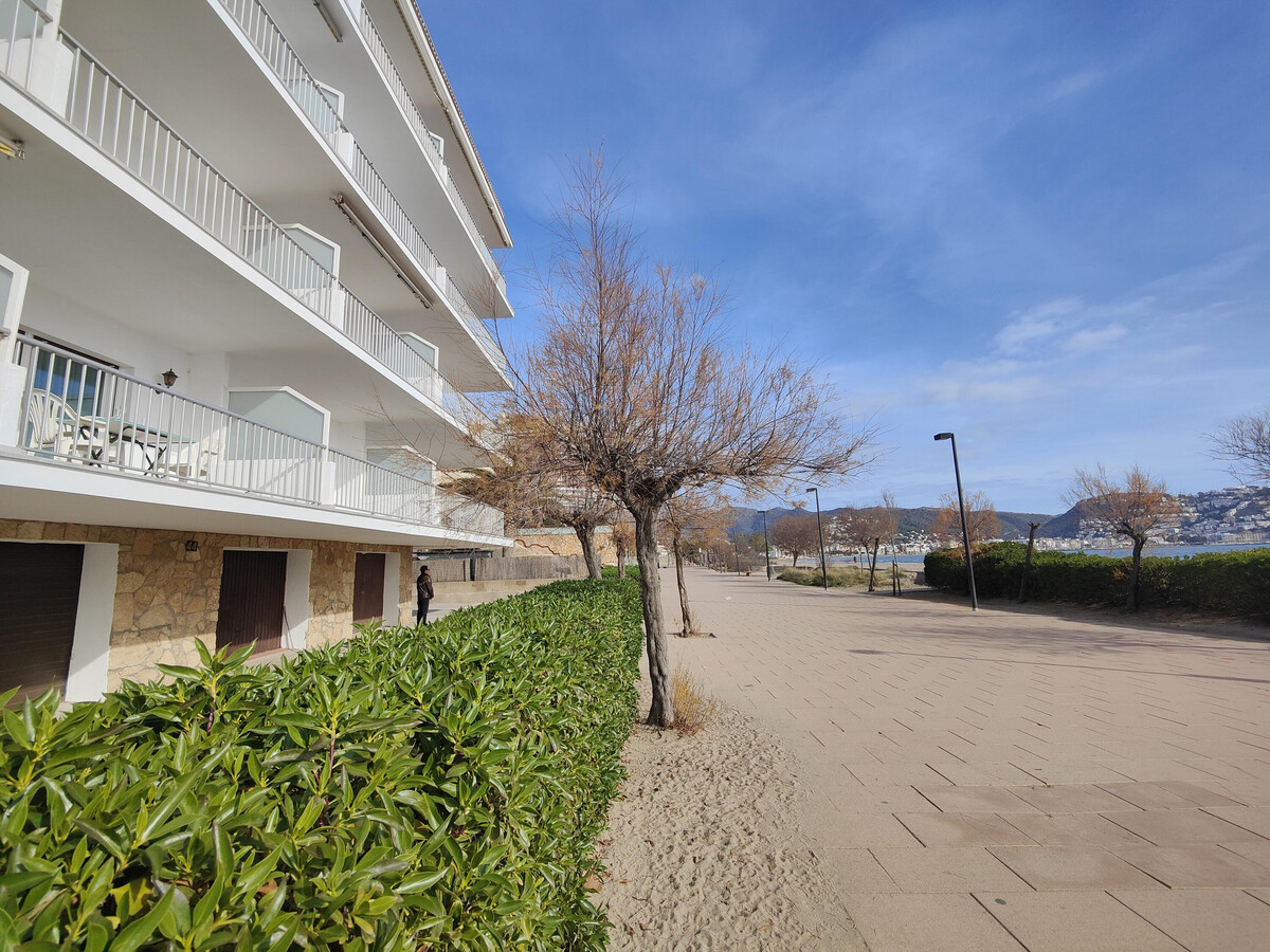 Appartement vue mer, terrasse 12 m² à Roses - Photo 18