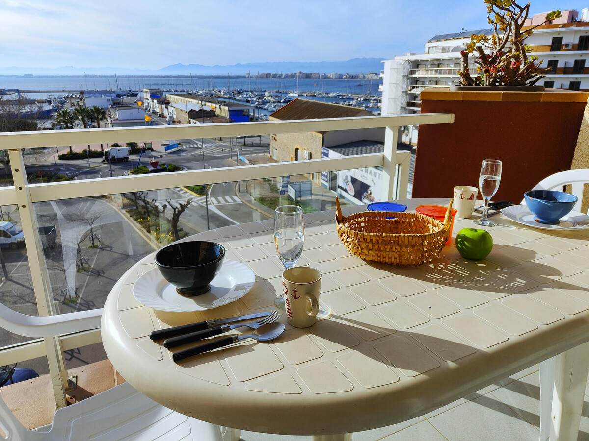 Appartement 35 m² face au port de Roses, terrasse 10 m² - Photo 2