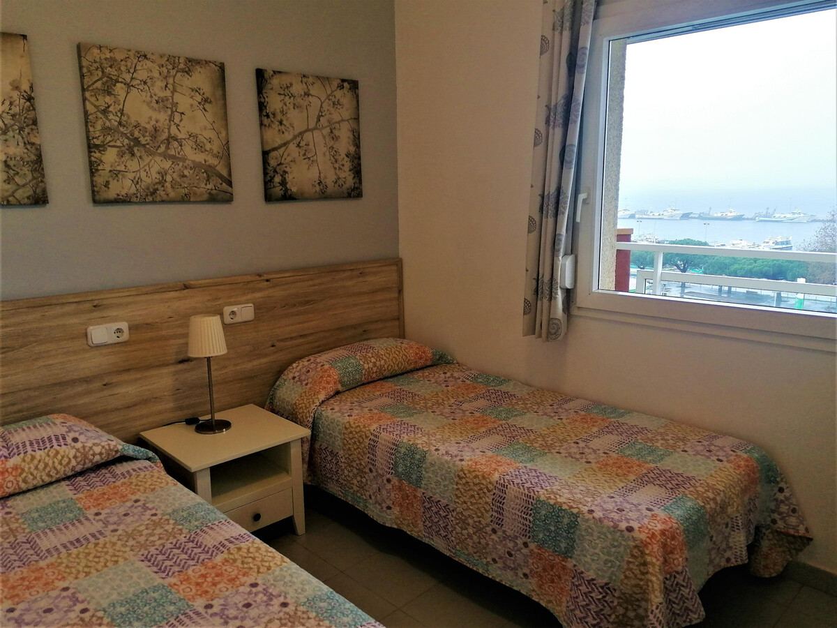 Appartement 35 m² face au port de Roses, terrasse 10 m² - Photo 9
