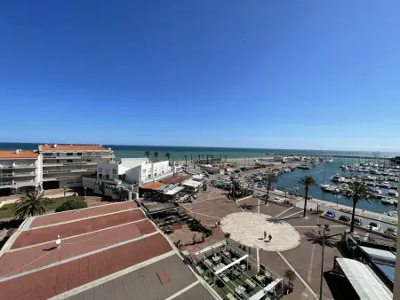 Location appartement à Saint Cyprien, Saint-Cyprien : T2 cabine, climatisé, 6 pers, animaux admis, parking sécurisé