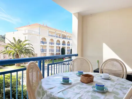 Location appartement à Le Lavandou, Appartement familial avec piscine, terrasse et parking au Lavandou - 5 couchages