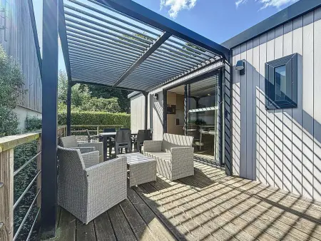 Location mobil home à Jullouville, Mobil-home tout confort 6 pers, 3 ch, 2 sdb, piscine, à 200m de la plage, plein cœur de Jullouville