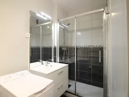 T2 rénové 35m² avec balcon et parking au Mont-Dore : photo 6