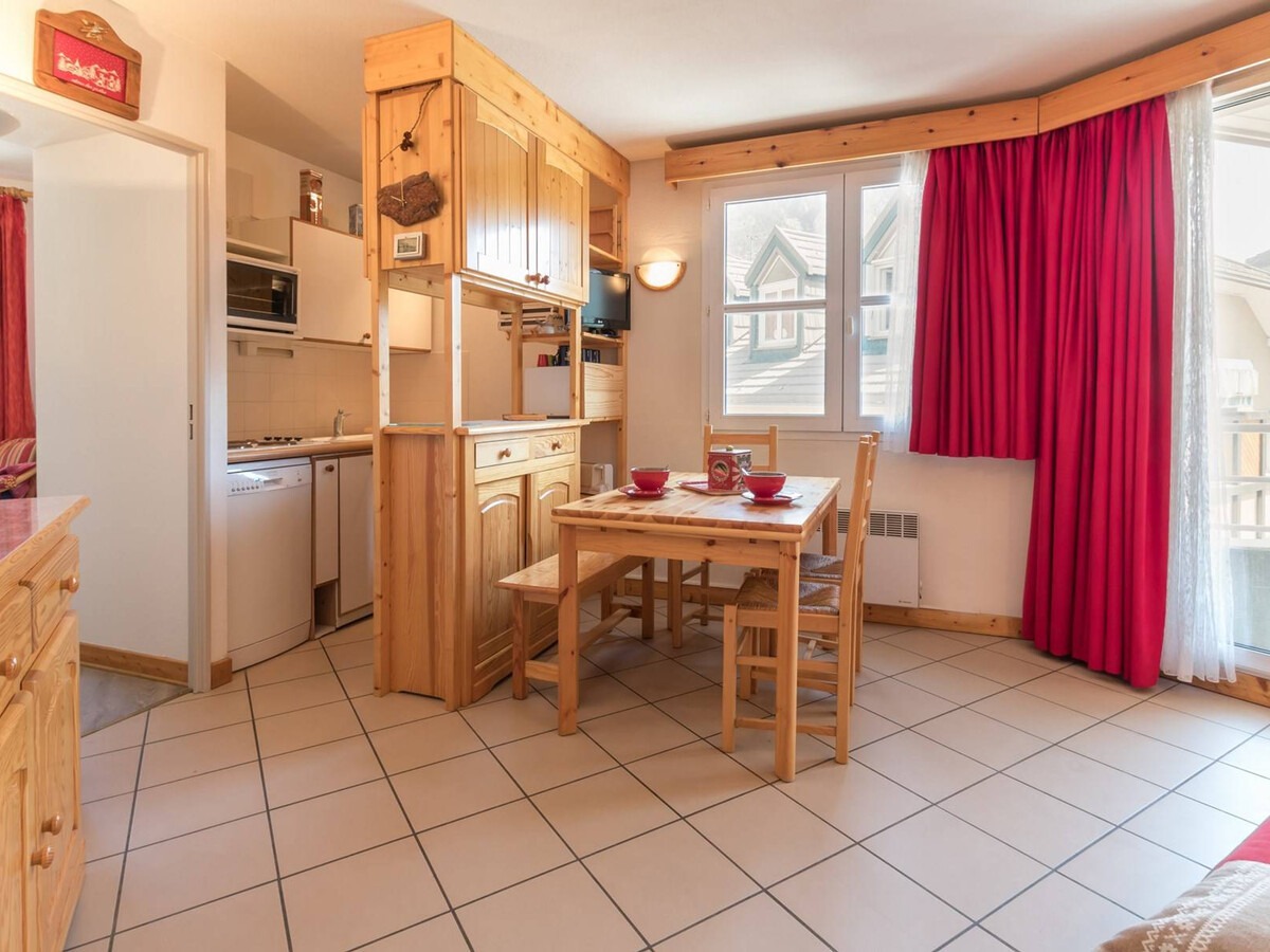 Appartement 2 pièces balcon, parking privé – 400m télécabines - Photo 2