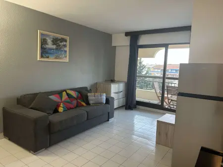 Studio cabine 4 couchages à 200m de Port Fréjus : photo 2