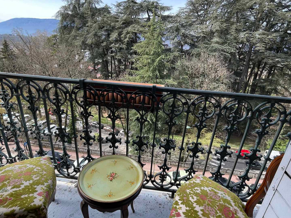 Studio 53m² centre-ville Aix-les-Bains, balcon Sud-Ouest - Photo 2