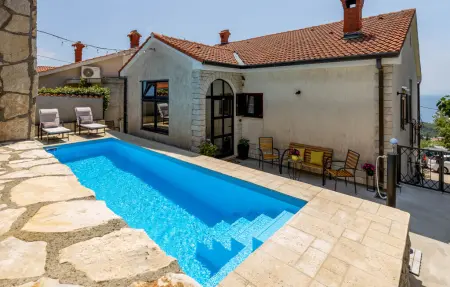 Location maison à Glavani
