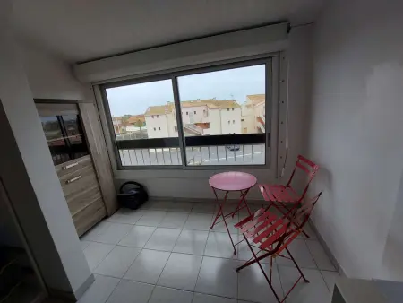 Studio Mezzanine pour 4 à Marseillan avec Parking Privé, TV et Cuisine Équipée - Photo 3