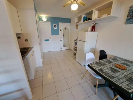 Studio Mezzanine pour 4 à Marseillan avec Parking Privé, TV et Cuisine Équipée - Photo 6