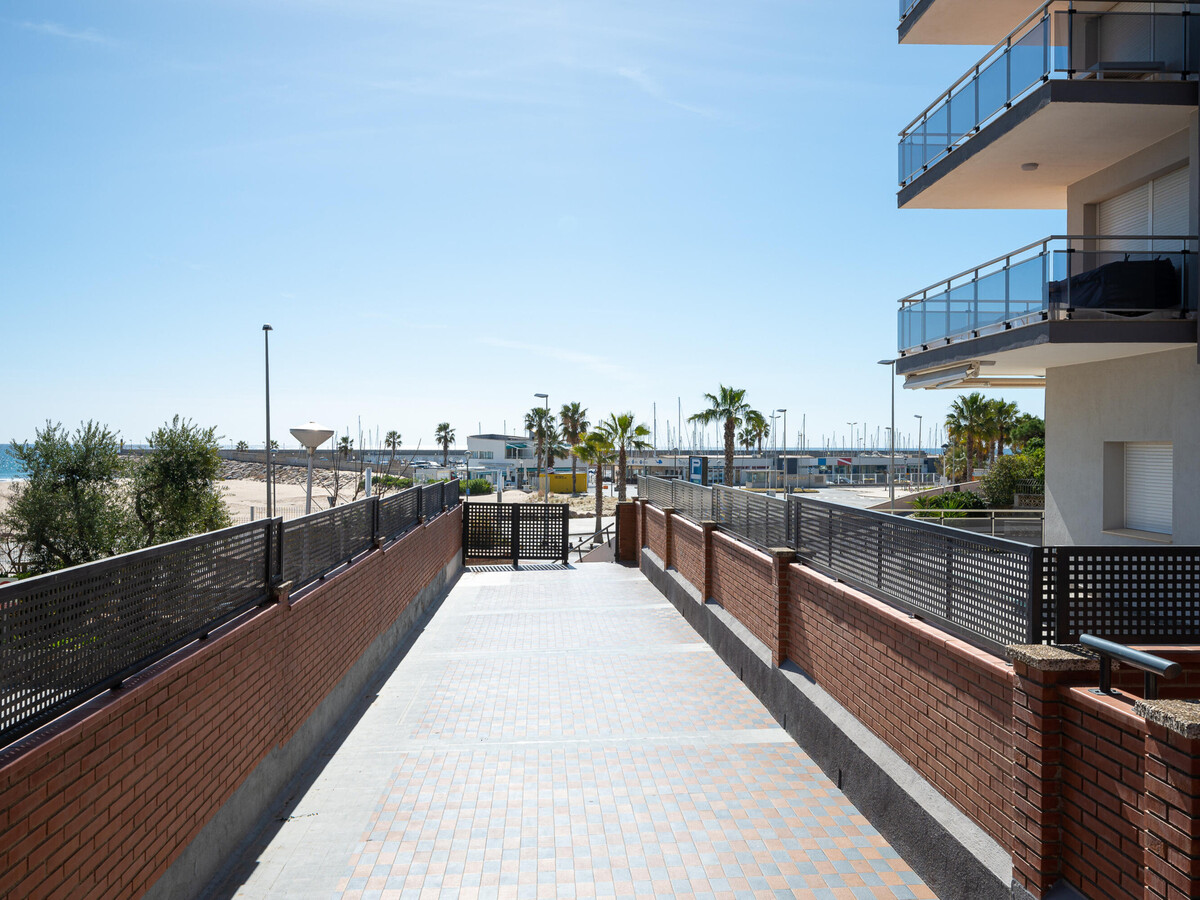 Appartement face à la mer à Torredembarra, parking privé - Photo 19