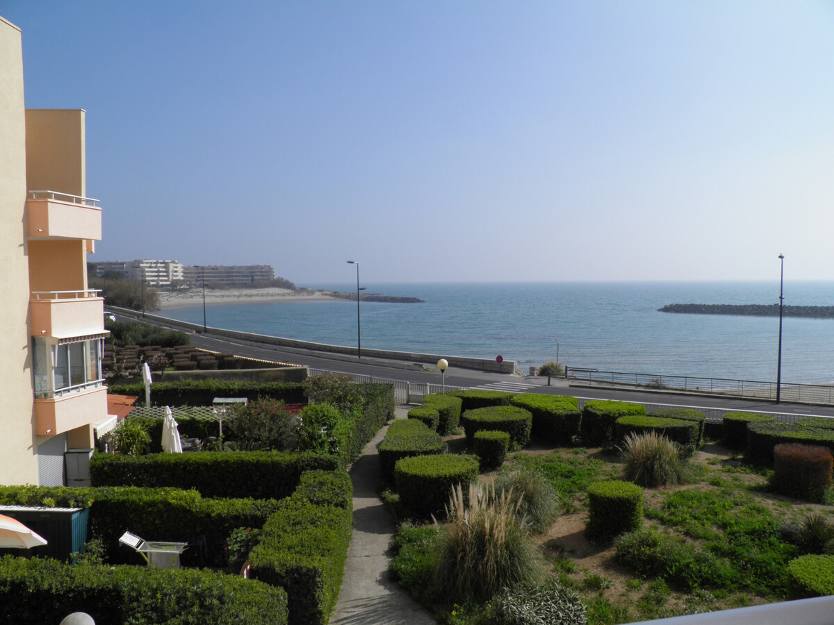 Appartement 2 pièces à Sète, 50 m des plages, terrasse vue mer - Photo 3