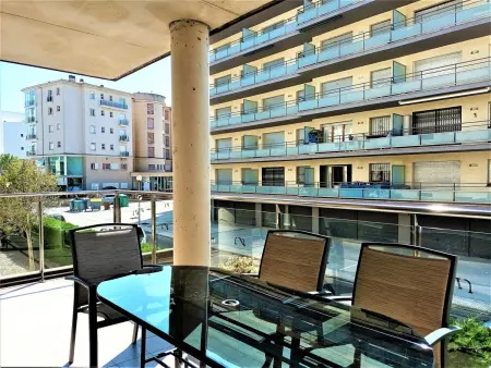 Appartement face à la mer à Roses, 2 chambres, terrasse 15 m² : photo 2