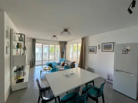 T4 dernière étage, terrasse 60 m² et piscine : photo 4