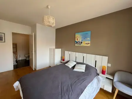 T4 dernière étage, terrasse 60 m² et piscine : photo 9