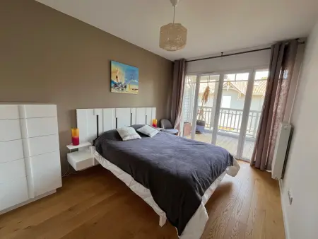 T4 dernière étage, terrasse 60 m² et piscine : photo 10