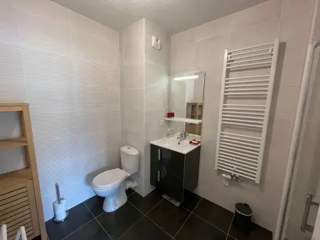 T4 dernière étage, terrasse 60 m² et piscine : photo 12