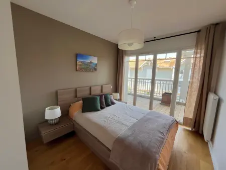T4 dernière étage, terrasse 60 m² et piscine : photo 13
