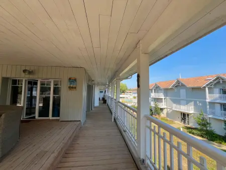 T4 dernière étage, terrasse 60 m² et piscine : photo 18
