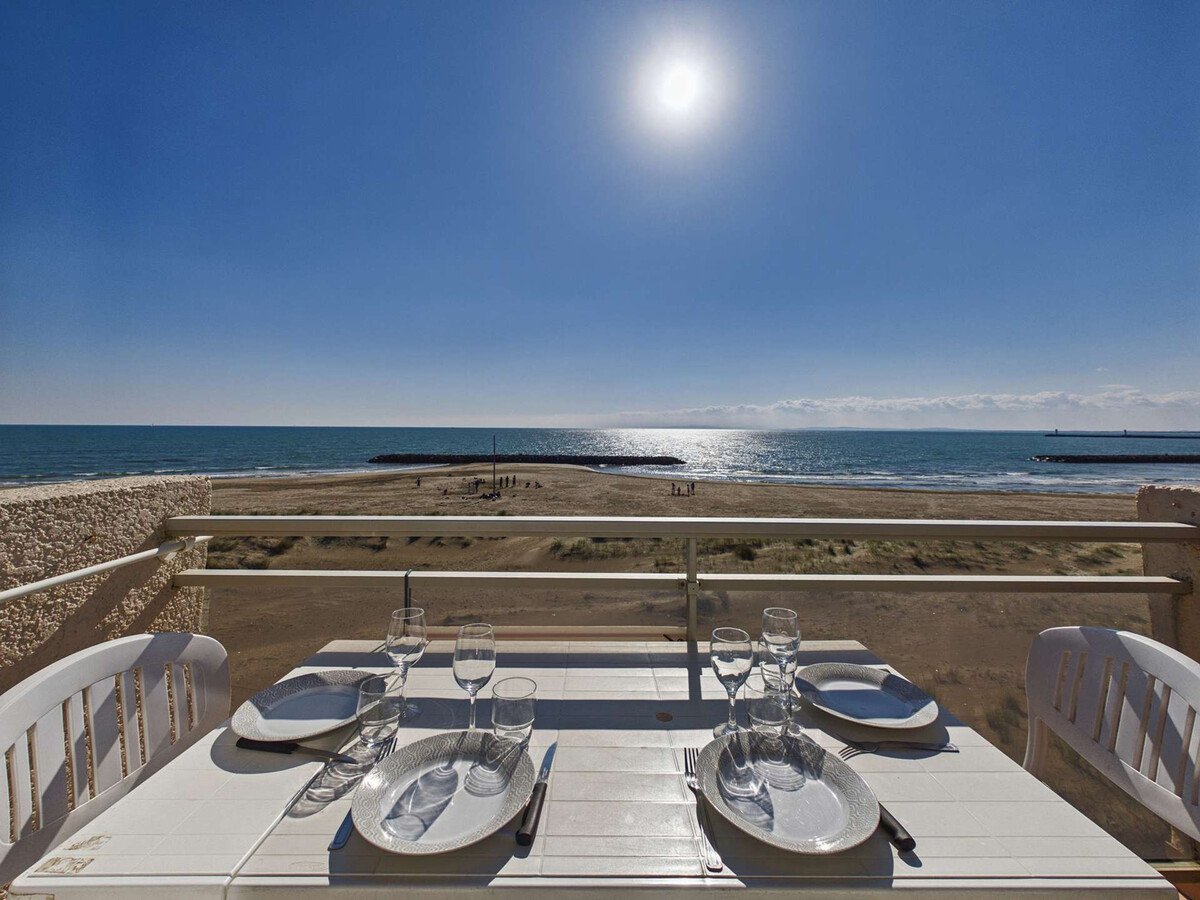 Studio cabine pieds dans l'eau au Grau d'Agde avec terrasse - Photo 2