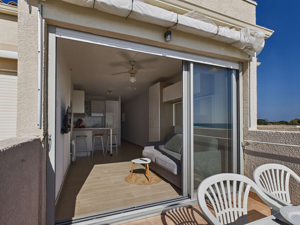 Studio cabine pieds dans l'eau au Grau d'Agde avec terrasse - Photo 5