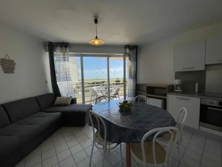 Location appartement à Saint Jean de Monts, Appartement 3 pièces avec balcon, piscine et parking à proximité de la mer - 6 couchages