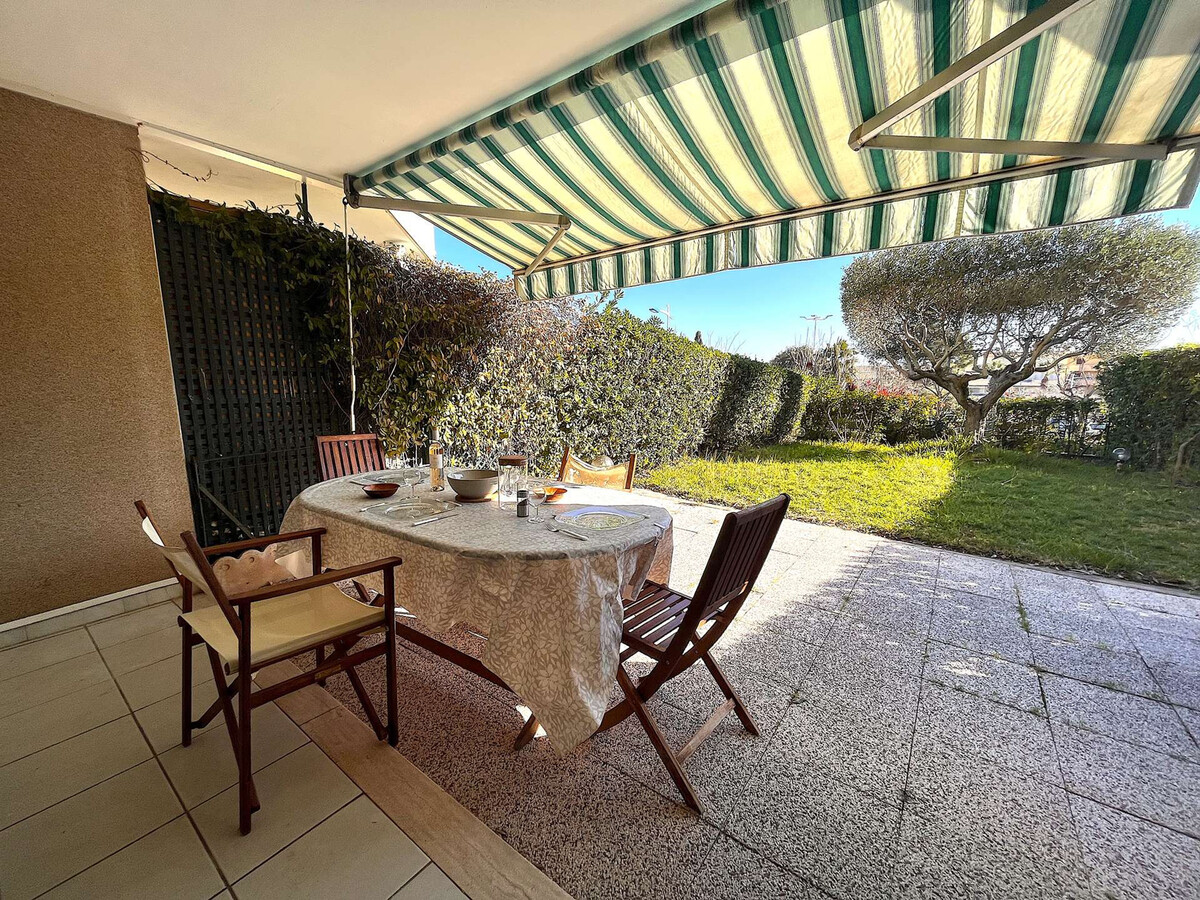 Studio cabine 80m plage, terrasse et garage à Cavalaire - Photo 1