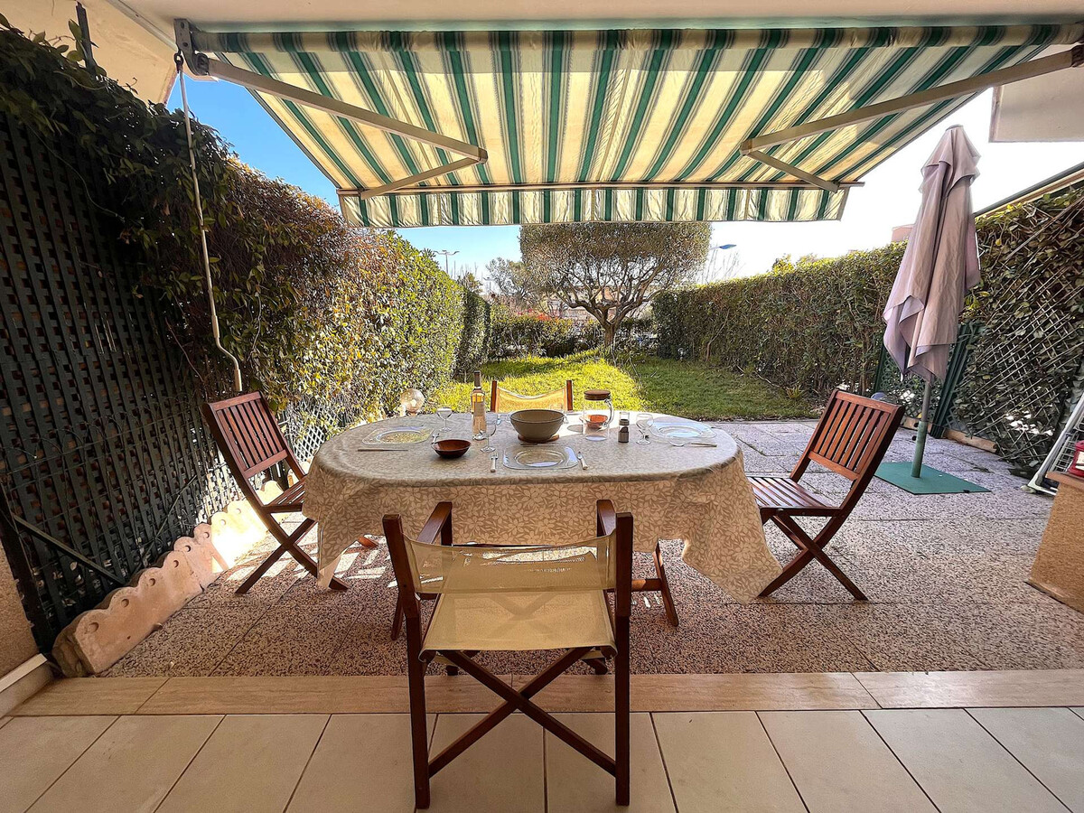 Studio cabine 80m plage, terrasse et garage à Cavalaire - Photo 10