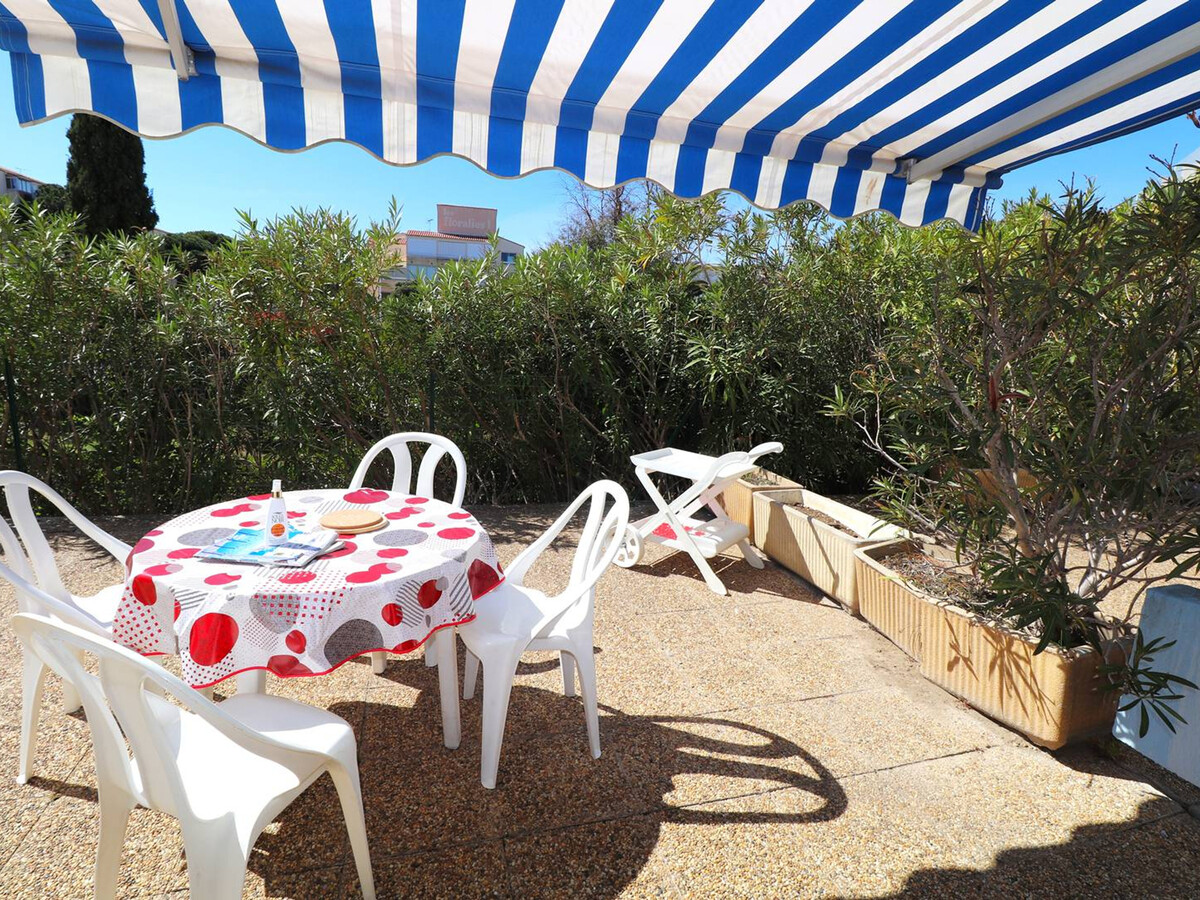 T2 climatisé terrasse 33m², piscine, plage à pied - Photo 11