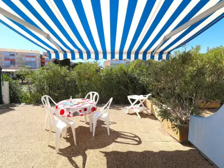 Location appartement à Le Grau du Roi, Appartement T2 Climatisé, Grande Terrasse, Piscine, Proche Plage, Idéal Famille 