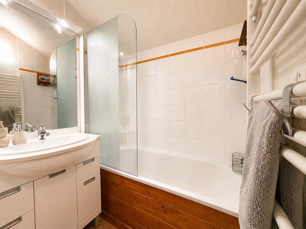 Appartement 3 pièces skis aux pieds avec piscine - Photo 8