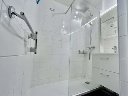 Charmant studio 4 pers avec piscine, proche télécabines et commerces, accès direct ski, La Salle-les-Alpes - Photo 14