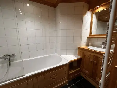 Appartement 4 pièces skis aux pieds avec cheminée à Méribel : photo 7