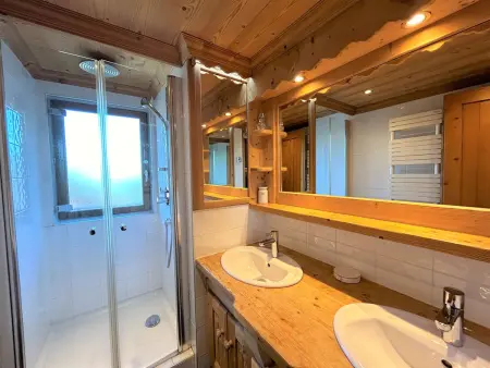 Appartement 4 pièces skis aux pieds avec cheminée à Méribel : photo 8