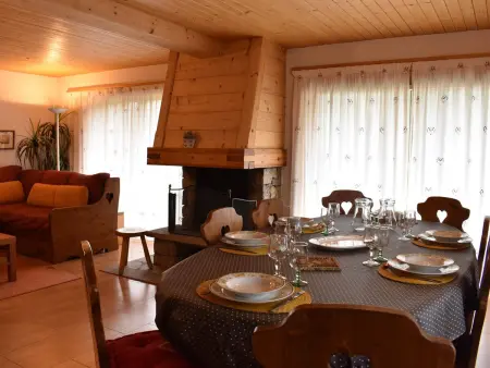 Location appartement à Méribel, Appartement chaleureux 4 pièces, accès direct aux pistes, proche commerces et services, parking couvert