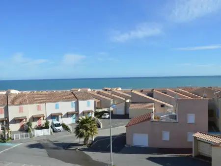 Location appartement à Fleury Saint Pierre la Mer, Appart 2 pièces avec balcon - 800m de la plage et parking privé