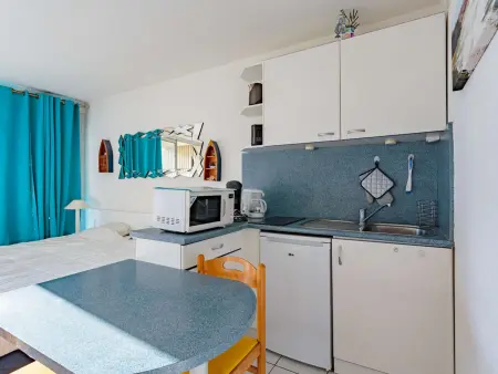 Studio vue toits 10e étage, piscine et Grande Plage : photo 6