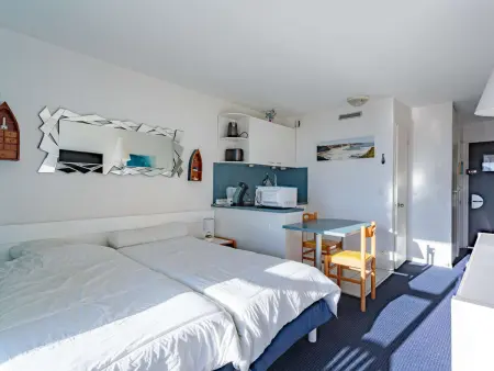 Studio vue toits 10e étage, piscine et Grande Plage : photo 7