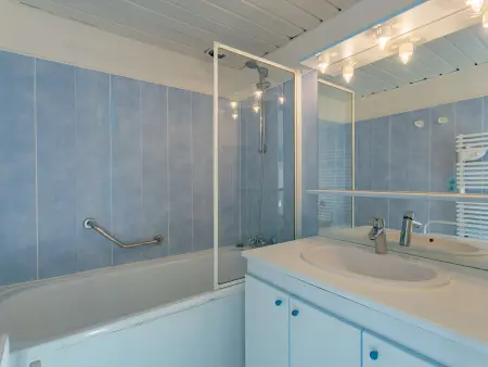 Studio vue toits 10e étage, piscine et Grande Plage : photo 8