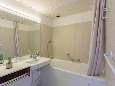 Studio front de mer avec balcon et piscine à Biarritz : photo 10