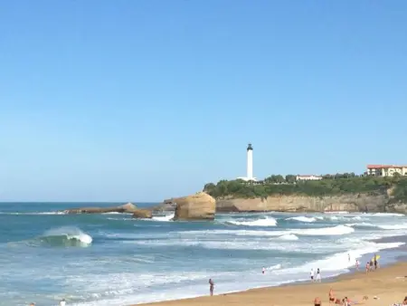 Studio front de mer avec balcon et piscine à Biarritz : photo 14