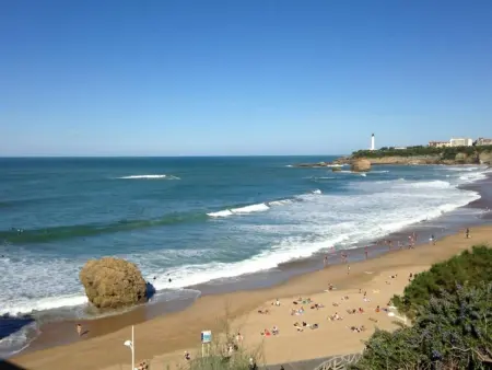 Studio front de mer avec balcon et piscine à Biarritz : photo 16