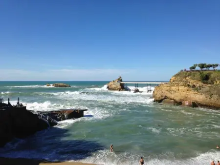Studio front de mer avec balcon et piscine à Biarritz : photo 18