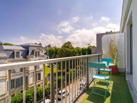 Location appartement à Biarritz, Studio rénové avec balcon, quartier Saint Charles, à 800m de la plage du Miramar